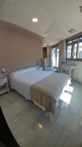 Apartamentos Torre De La Mezquita Кордова Экстерьер фото